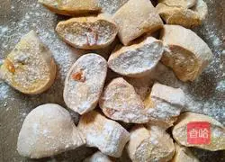 Illustration of how to make persimmon cakes with bean paste filling 5