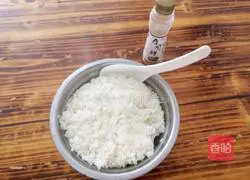 Illustration of how to make egg-skin cherry blossom sushi roll 2