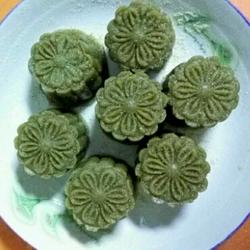 Mung bean cake with skin