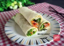 Illustration of how to make egg pancakes rolled with shredded potatoes 11