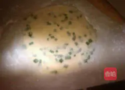 Illustration of how to make scallion pancake (dumpling skin version) 5