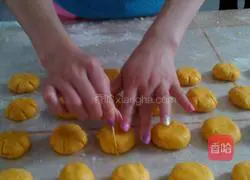 Illustration of how to make sweet and glutinous pumpkin cake 6
