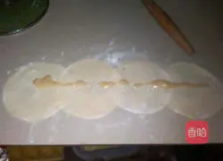 Illustration of how to make scallion pancake (dumpling skin version) 2