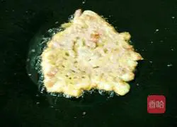 Illustration of how to make ham, vegetable and preserved egg pancakes 7