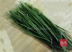 Illustration of how to make chive egg pancake 4