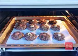 Illustration of how to make banana oatmeal nut cake 9