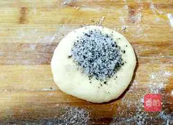 Illustration of making black sesame and sweet potato dough cake 21