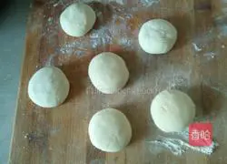 Illustration of how to make dough sugar cakes 7