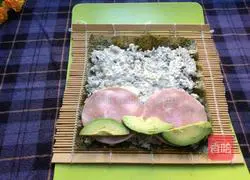 Avocado Illustration of how to make sushi 7