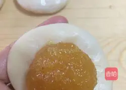 Illustration of how to make pineapple filling shortcake 10