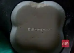 Bean dregs Illustration of making dough cakes 3