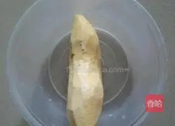 Illustration of how to make sweet potato and scallion pancakes 1