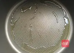 Illustration of how to make dumpling skin scallion pancakes 9