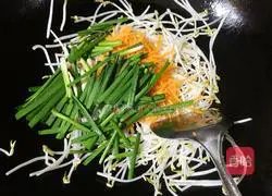 Illustration of how to make mung bean sprouts and mixed vegetables sushi 3