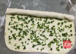 Illustration of how to make scallion pancakes 4