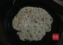 Illustration of how to make walnut sesame cake 5