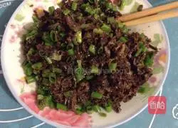 Illustration of how to make plum and vegetable pancakes 3