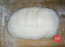 Illustration of how to make shredded pork burritos with Beijing sauce 4