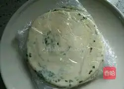 Illustration of how to make scallion pancakes 13