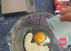 Illustration of how to make coconut crispy cake 10