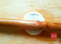 Illustration of how to make carrot and scallion pancakes 8