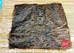 Illustration of how to make seaweed roll sushi 3