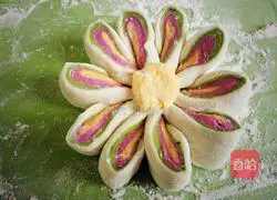 Illustration of how to make colorful plum blossom cakes 8