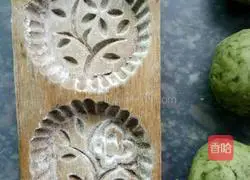 Illustration of how to make original mugwort cake 7