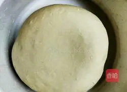 Illustration of how to make doughy scallion pancake 1