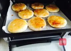 Illustration of how to make shortbread with red bean paste stuffing 14