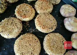 Illustration of how to make brown sugar and black sesame seed cakes 10 