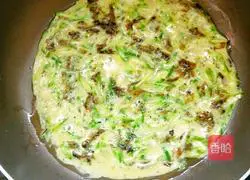 Illustration of how to make baby food supplement, loofah and egg pancake 7