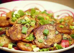 Illustration of how to fry potato slices 11