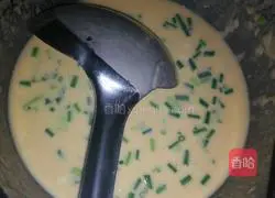 Illustration of how to make green onion pancakes 2