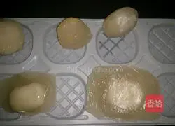 Illustration of how to make crystal cornmeal cake 13