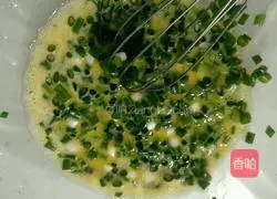 Illustration of how to make green onion egg pancake 5