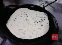 Illustration of how to make scallion pancakes 7
