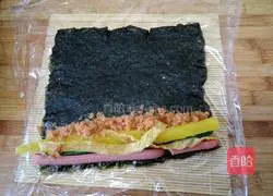 Illustration of how to make sushi rolls 7