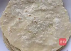 Illustration of how to make a single burrito 3