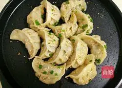 Illustration of making fried dumplings with electric pan 7