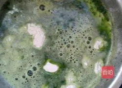 Illustration of how to make celery leaf shrimp cakes 6