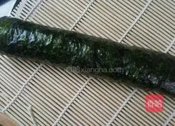 Illustration of how to make homemade sushi rolls 4