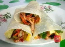 Illustration of how to make shredded pork burritos 13