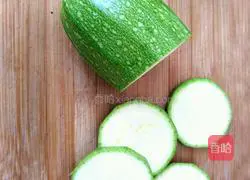 Illustration of how to make pan-fried zucchini cake 2