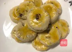 The cranberries are crispy in one bite Practice illustration 12