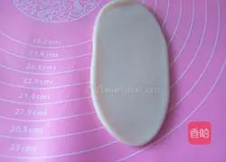 Illustration of how to make puff pastry bean paste cake 5