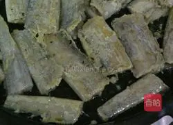 Illustration of how to grill hairtail with electric pan 4