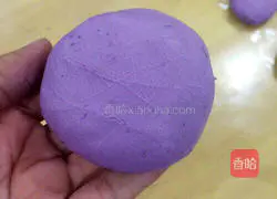 Illustration of how to make purple sweet potato and lotus paste glutinous rice cake 9