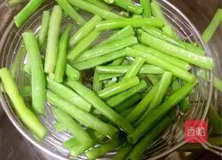 Pancakes Illustration of how to make a roll 4