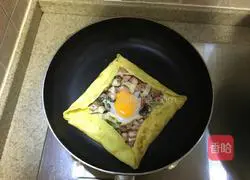 Illustration of how to make ham crepe 8